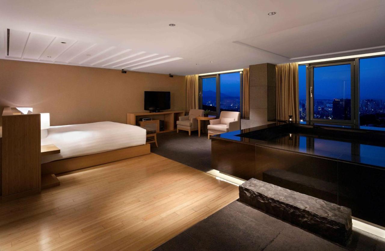 Banyan Pool Deluxe