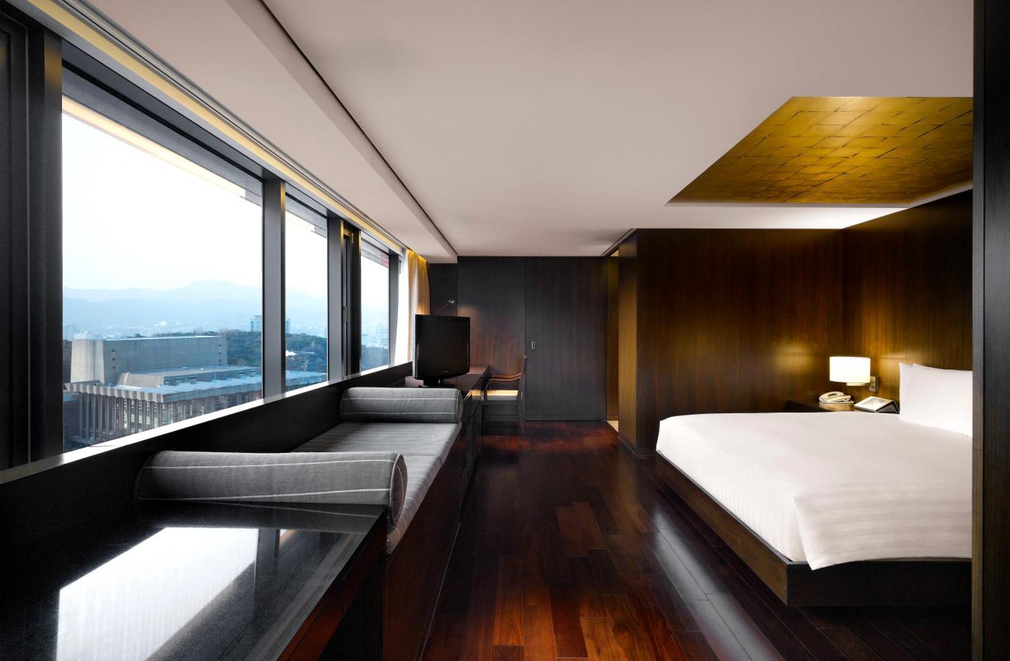 Premier Pool Namsan View Suite - The Green Leaves of Summer PKG(Breakfast at Granum Dining Lounge, Indoor&Outdoor pool access, Fitness access for 2 people included)